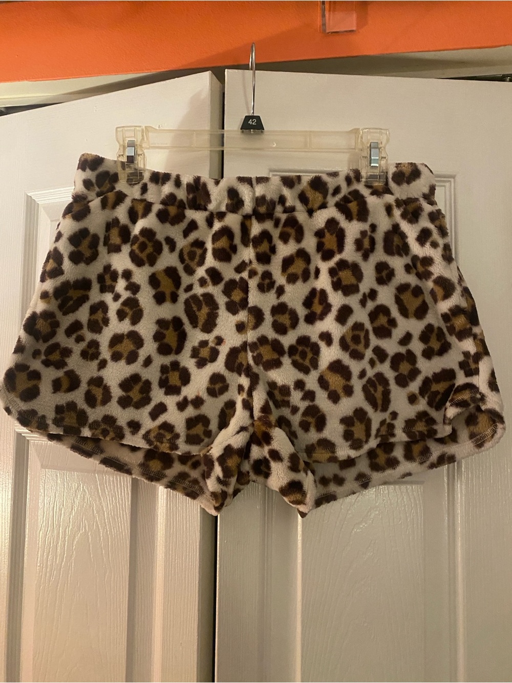 NWOT! aerie 🐆Plush Leopard-Print Lounge Shorts in Cream and Brown- W size M 🐆